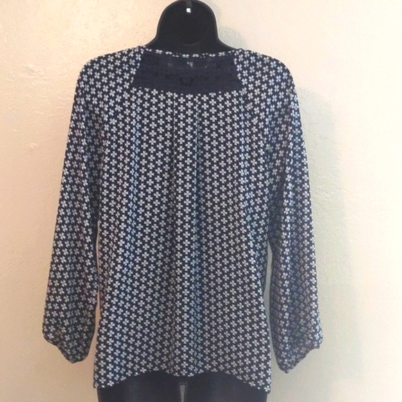 Collective concepts long sleeve blouse size medium - Picture 6 of 10